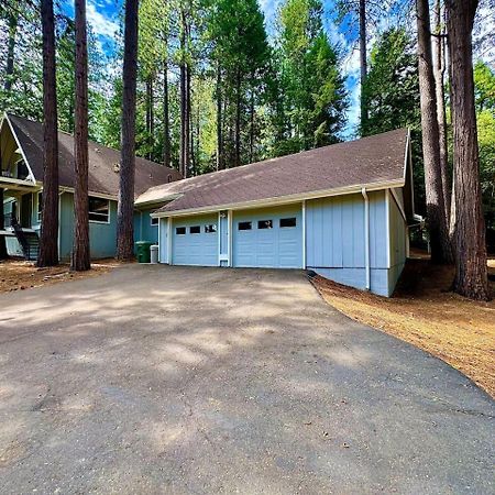 Cabin In The Trees-Game Room Pollock Pines Экстерьер фото