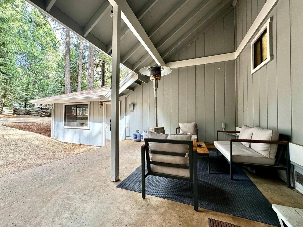 Cabin In The Trees-Game Room Pollock Pines Экстерьер фото